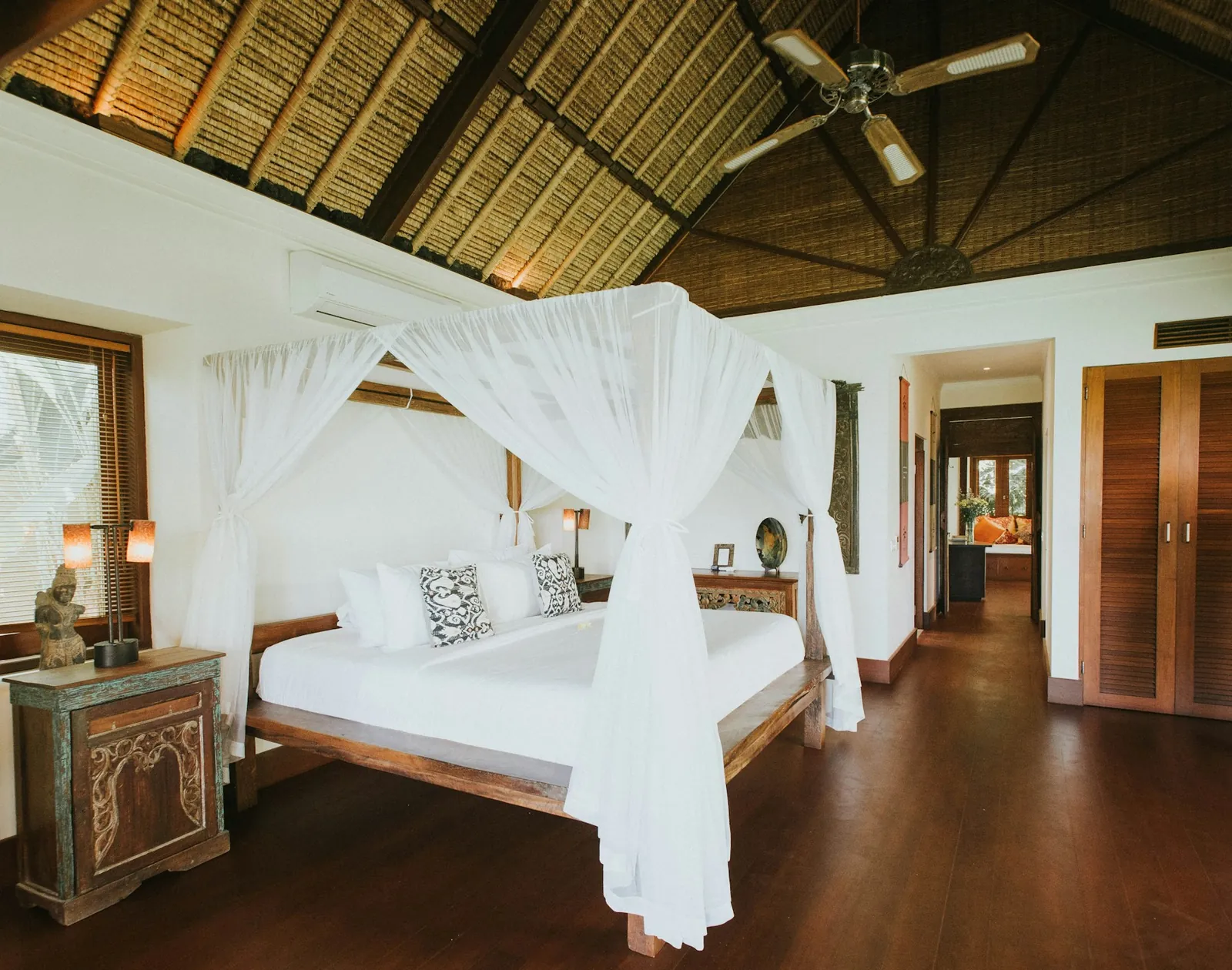 Interior inspiration with natural wood, white linen and tropical textures